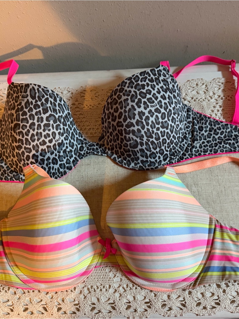 Victoria's Secret & PINK
graphic bras 32DD set of 2 bras Wear Everywhere Demi